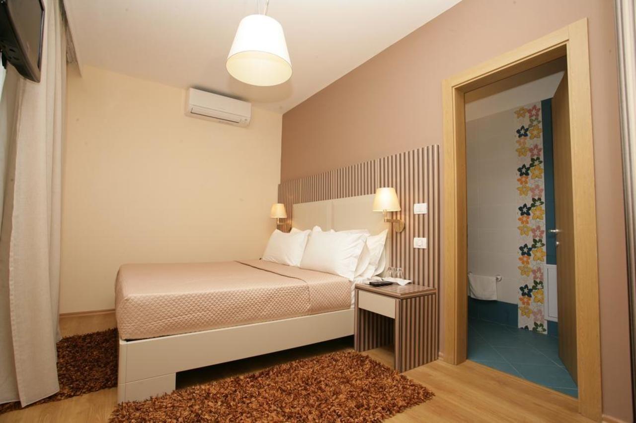 Hotel Vila 60 Tirana Exterior foto